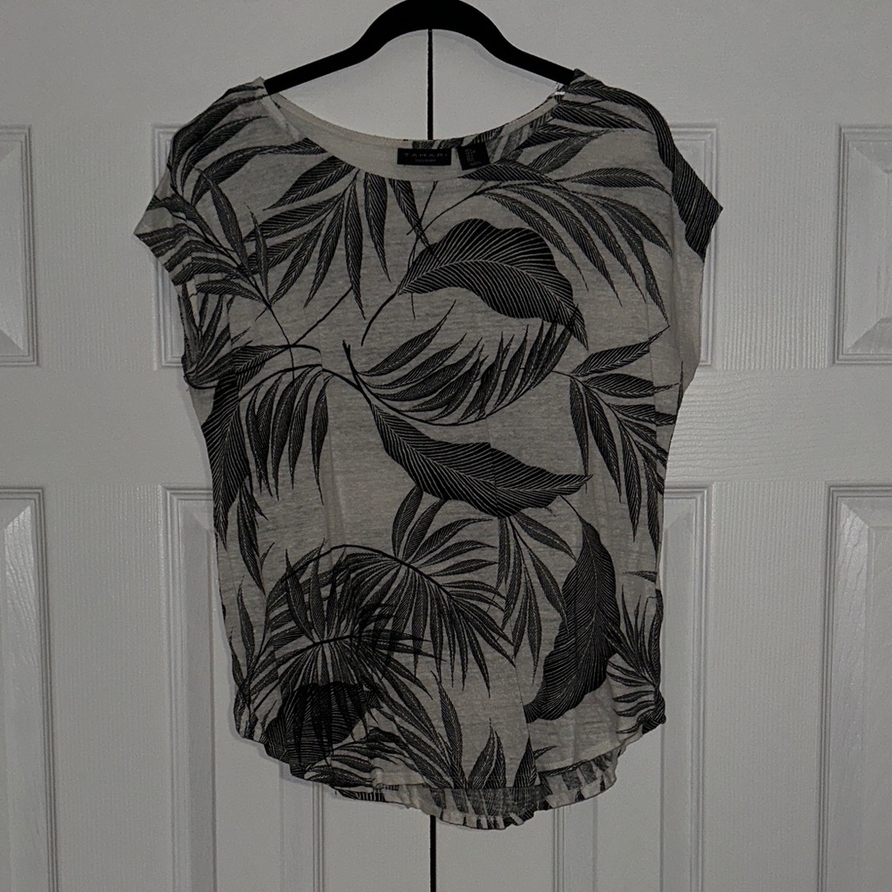 Tahari Black and Cream Leaf Pattern Short Sleeve Top